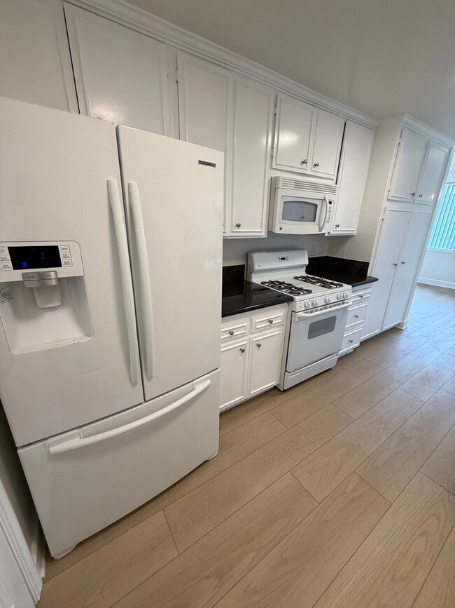 1940 Malcolm Ave, Unit 201