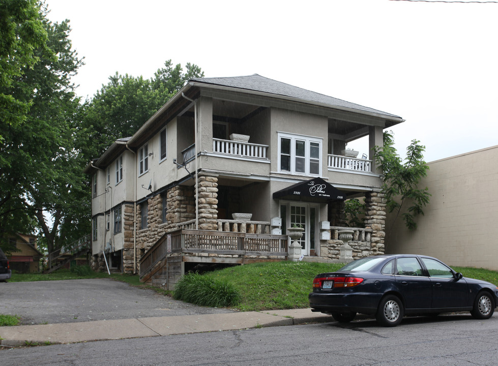 The Palms on Holmes in Kansas City, MO - Building Photo