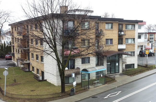 3801 Henri-Bourassa Boul E in Montréal, QC - Building Photo - Building Photo