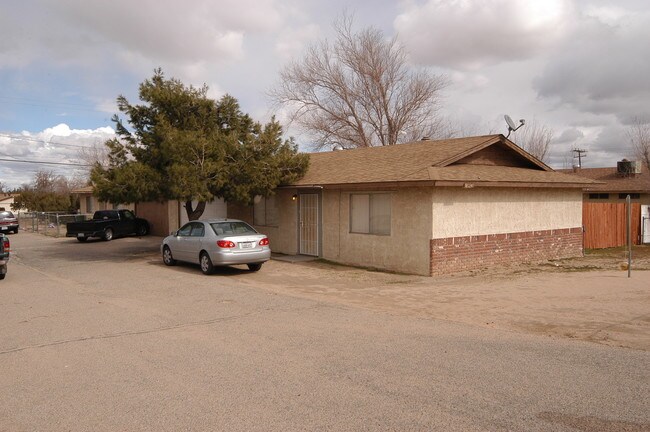 16296 Juniper St in Hesperia, CA - Building Photo - Building Photo