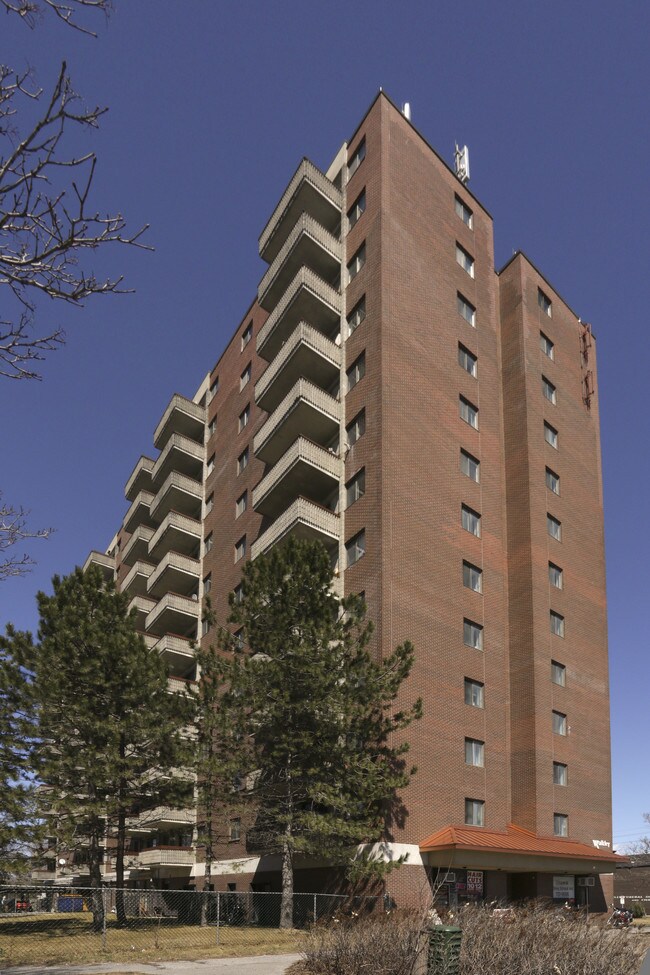 Walkley Square in Ottawa, ON - Building Photo - Building Photo