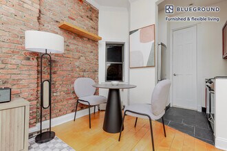 118 Christopher St in New York, NY - Building Photo - Building Photo