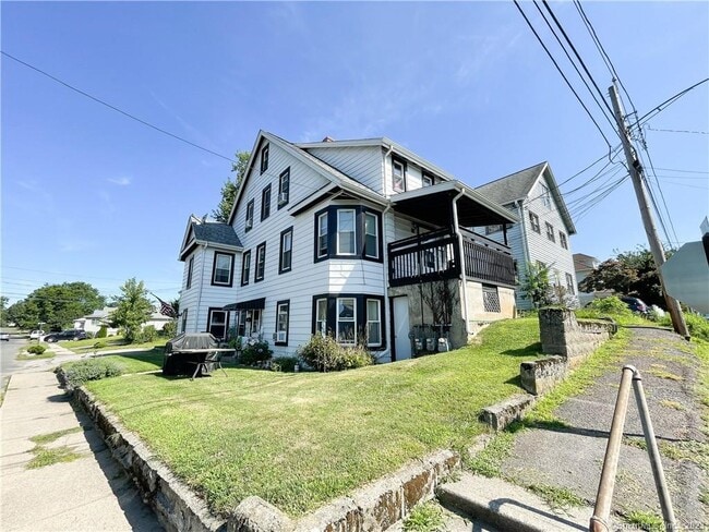 91 Willow St in Milford, CT - Building Photo - Building Photo