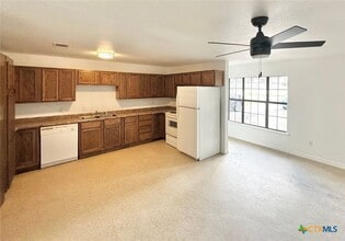 809 W Avenue D in Belton, TX - Building Photo - Building Photo
