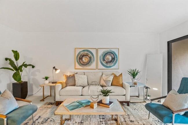 property at 999 Evelyn Terrace W