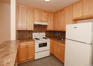 121 Vincent Ave in Lynbrook, NY - Building Photo - Building Photo
