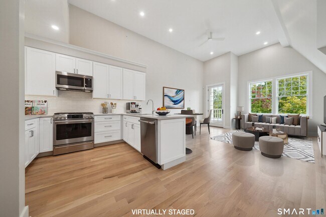 8 Husted Ln in New Canaan, CT - Foto de edificio - Building Photo