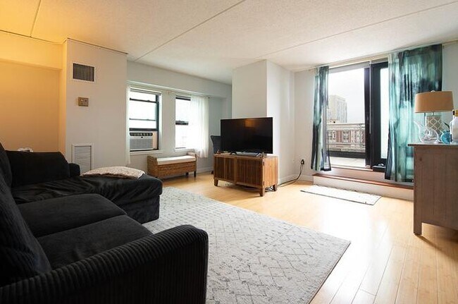 108 Peterborough St, Unit PHN in Boston, MA - Building Photo - Building Photo