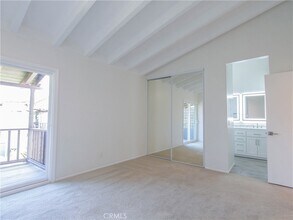 835 Amigos Way, Unit 17 in Newport Beach, CA - Building Photo - Building Photo