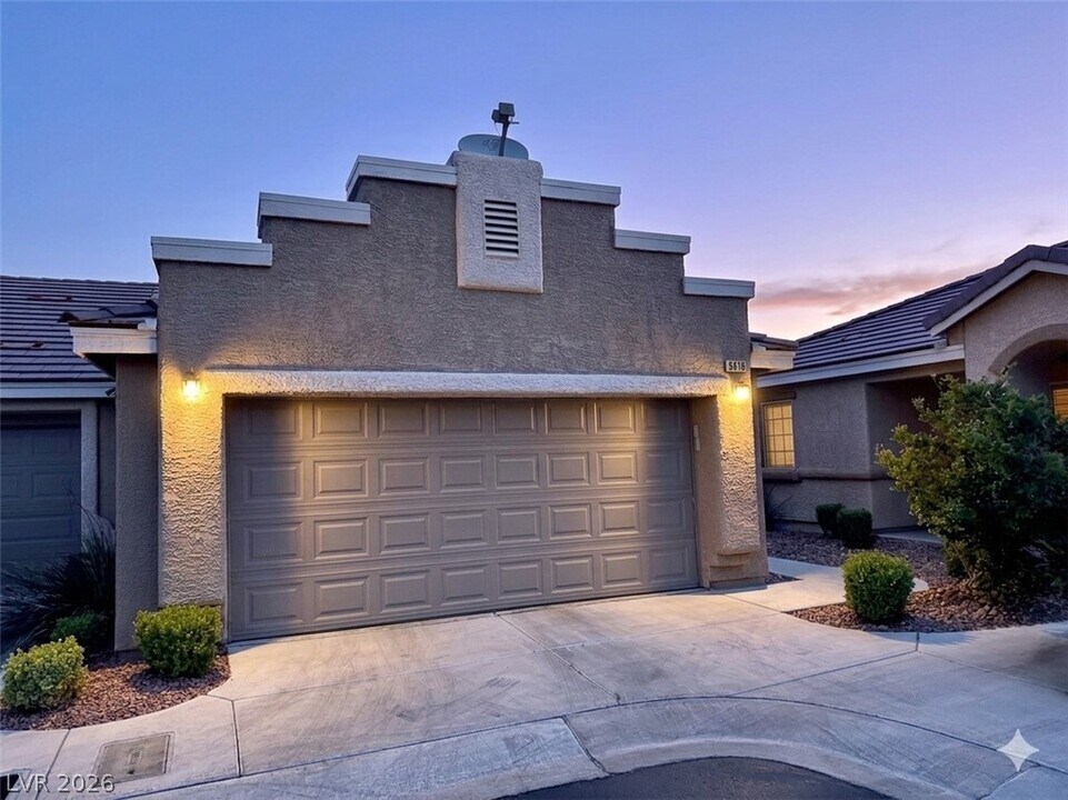 8618 Lakota St in Las Vegas, NV - Building Photo