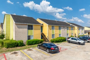 Woodscape Apartments in Houston, TX - Building Photo