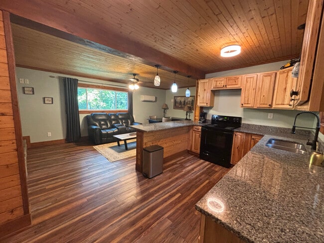 10 Lakemont Cottage Trail in Flat Rock, NC - Building Photo - Building Photo