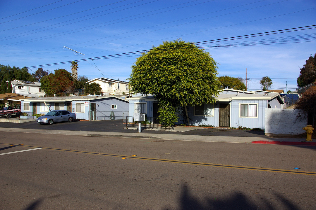 2215-2223 S Lanoitan Ave in National City, CA - Foto de edificio