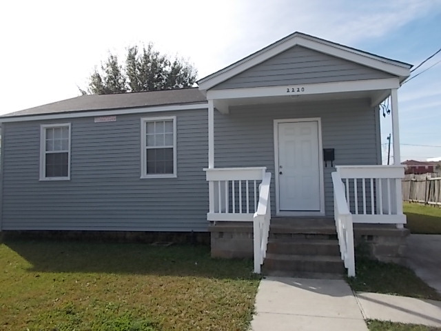 2220 Hero Dr in Gretna, LA - Foto de edificio