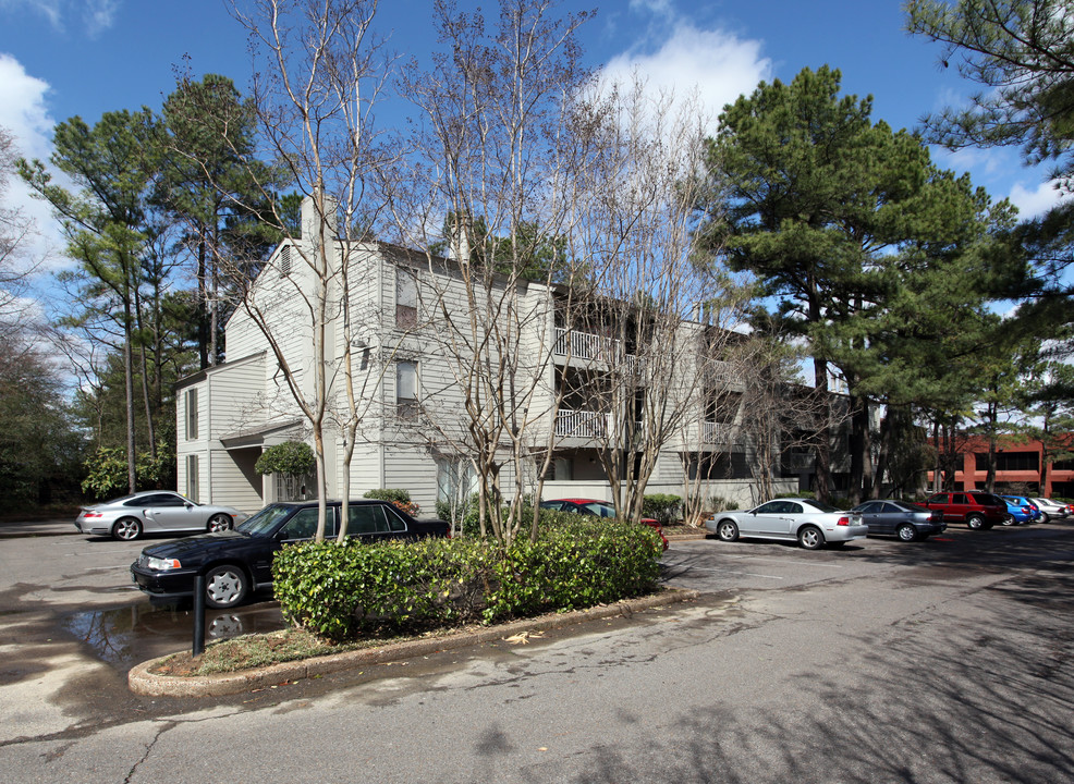 Poplar Pines Apartments West in Memphis, TN - Building Photo