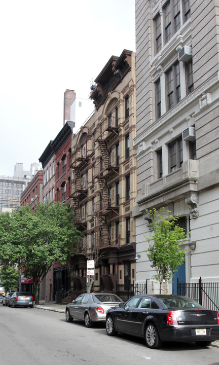 550 Broome St in New York, NY - Building Photo