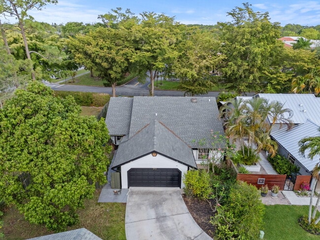 465 Goldenwood Way in Wellington, FL - Building Photo - Building Photo