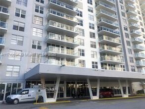 230 174th St, Unit # 2410 in Sunny Isles Beach, FL - Foto de edificio - Building Photo