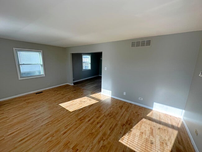 908 Parker Dr in Schaumburg, IL - Building Photo - Building Photo