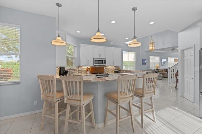 2104 Country Golf Dr in Wellington, FL - Building Photo - Building Photo