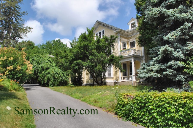 745 Pleasant St in Pawtucket, RI - Building Photo - Building Photo