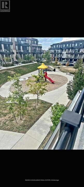 45 Knotsberry Cir in Brampton, ON - Building Photo