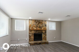 624 75th St N in St. Petersburg, FL - Foto de edificio - Building Photo