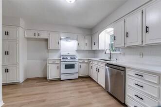 8303 Lullwater Dr in Dallas, TX - Building Photo - Building Photo