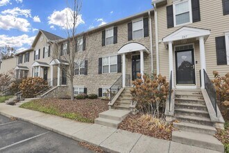 243 Oxford Oak Dr, Unit 243 in Columbus, OH - Foto de edificio - Building Photo