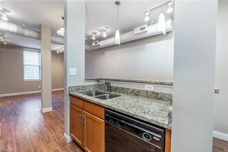 220 W Market St, Unit 307 in Greensboro, NC - Building Photo - Building Photo