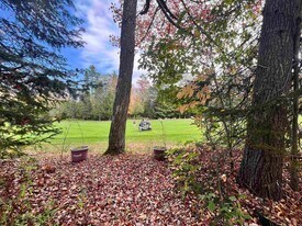 112 Greensward Dr in Grantham, NH - Building Photo