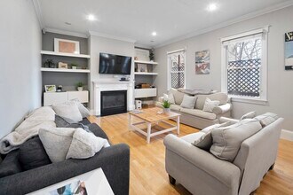 62 Gates St, Unit 1 in Boston, MA - Foto de edificio - Building Photo