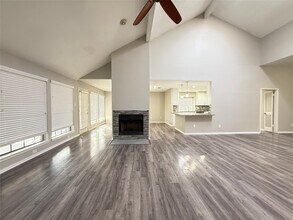 12510 Mill Ln Dr in Houston, TX - Foto de edificio - Building Photo