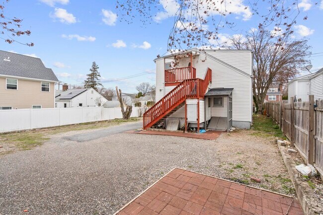 72 Maple St in Norwalk, CT - Building Photo - Building Photo