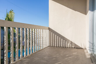 La Linda Apartments in Torrance, CA - Building Photo - Interior Photo