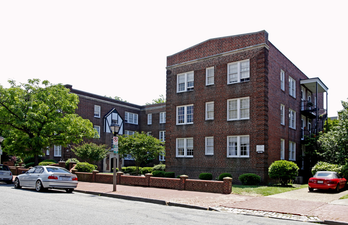 EmRose Court in Norfolk, VA - Foto de edificio