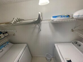 2718 S University Dr in Davie, FL - Foto de edificio - Building Photo