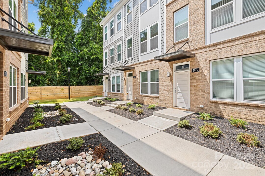 5017 Sovereignty Ct in Charlotte, NC - Building Photo