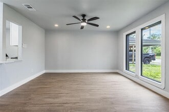 2207 Mykawa Rd in Pearland, TX - Building Photo - Building Photo