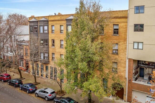 871 W Lill Ave, Unit 877-2D in Chicago, IL - Building Photo - Building Photo