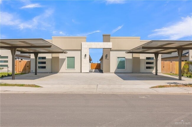 13 Violet Ave W in Pharr, TX - Building Photo - Building Photo