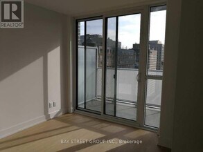 7-1717 Grenville St in Toronto, ON - Building Photo - Building Photo