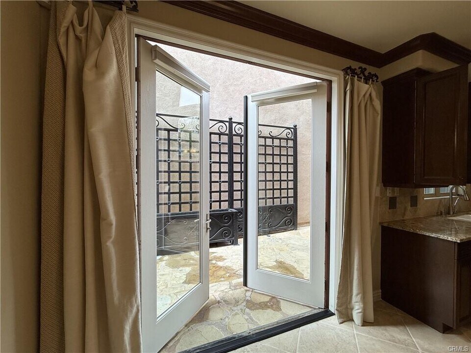 38 Bell Chime in Irvine, CA - Building Photo
