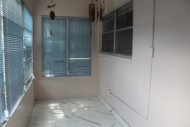 4821 NW 22nd Ct, Unit 100 in Lauderhill, FL - Building Photo - Building Photo