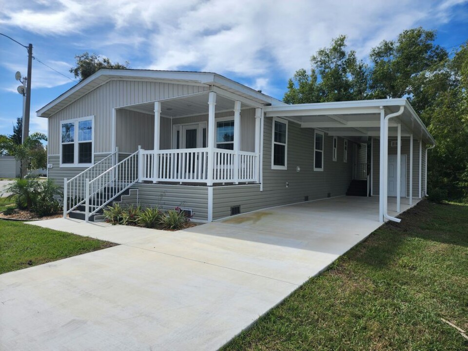 168 Eland Dr in North Fort Myers, FL - Building Photo