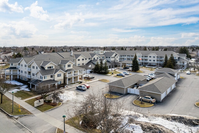 Crystal View Lodge in Ottawa, ON - Building Photo - Building Photo