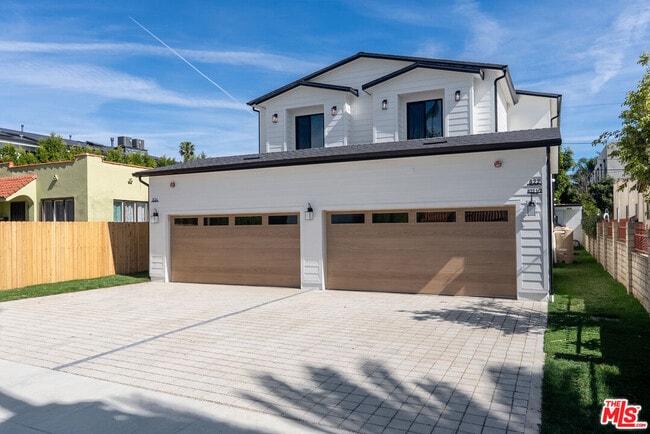 property at 822 N Orange Grove Ave