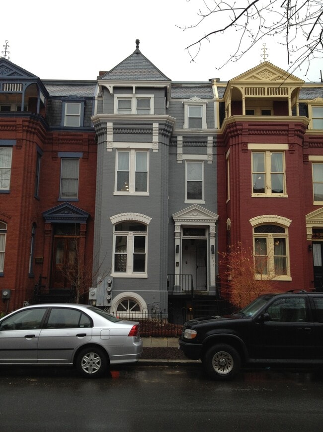 property at 916 S St NW