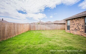 14211 Vernon Ave in Lubbock, TX - Foto de edificio - Building Photo