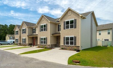 317 Glenellen Loop Rd in Midway Park, NC - Building Photo - Building Photo